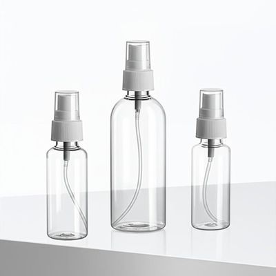 Armazenamento simplificado com garrafas de recipientes de plástico e bomba de pulverização